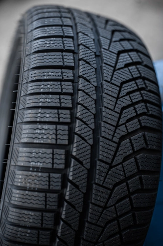 фото протектора и шины Ice Blazer Alpine EVO1 Шина Sailun ICE BLAZER Alpine EVO1 235/40 R18 95V